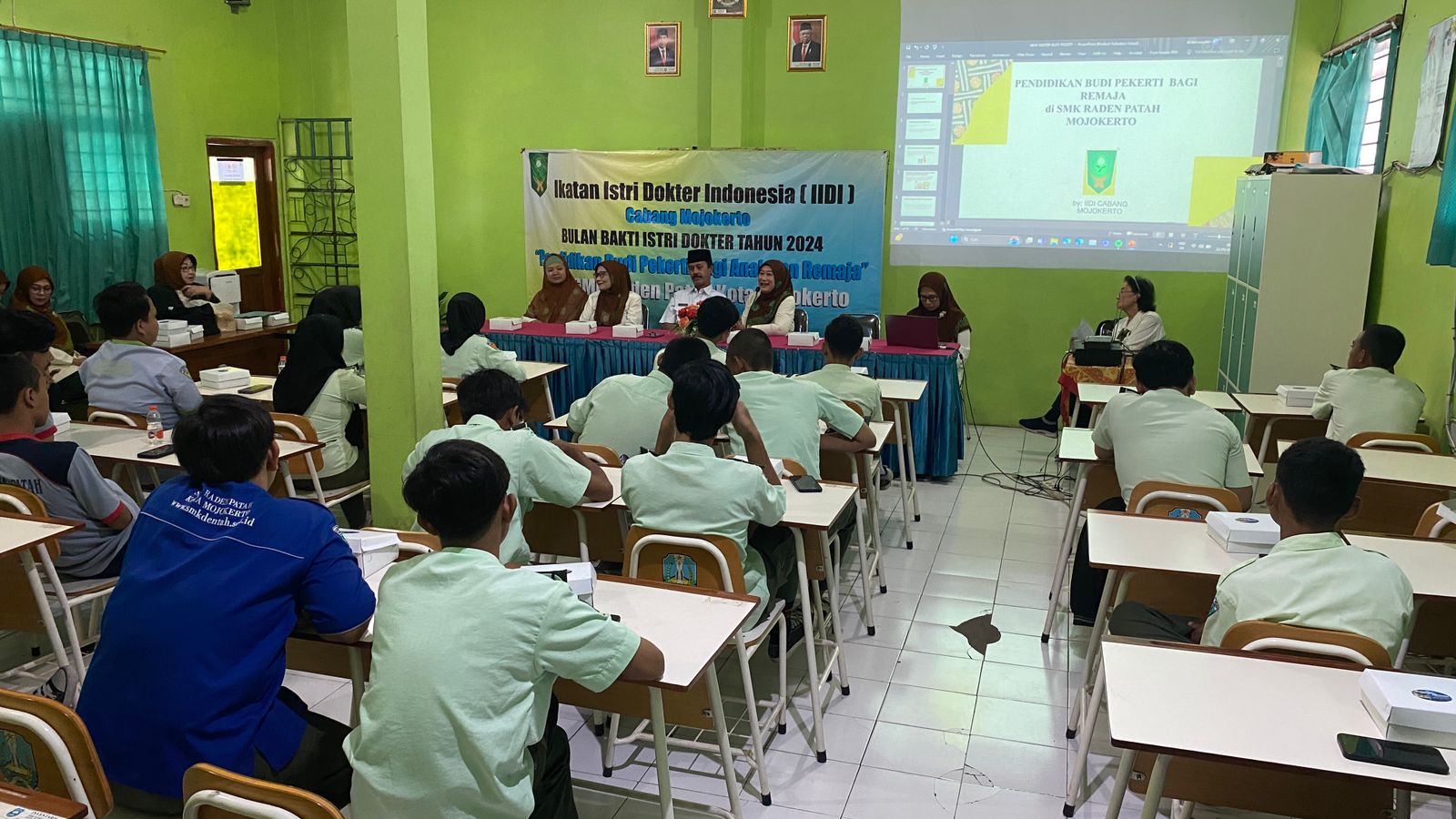 Penyuluhan Pendidikan Moral dan Budi Pekerti di SMK Raden Patah Kota Mojokerto