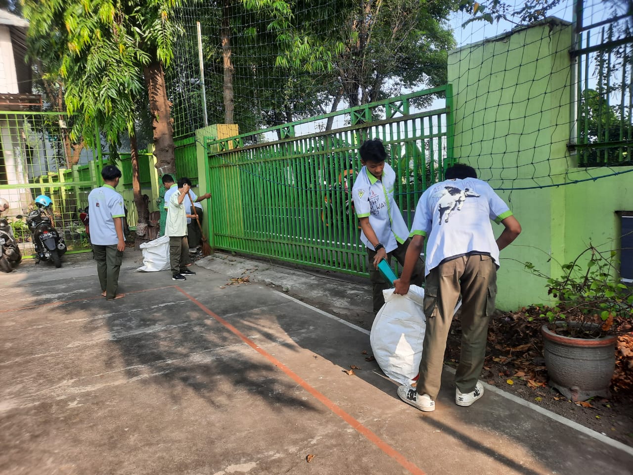 SMK Raden Patah Kota Mojokerto Gelar Kerja Bakti PSN dan Abateisasi untuk Menjaga Kebersihan Lingkungan Sekolah