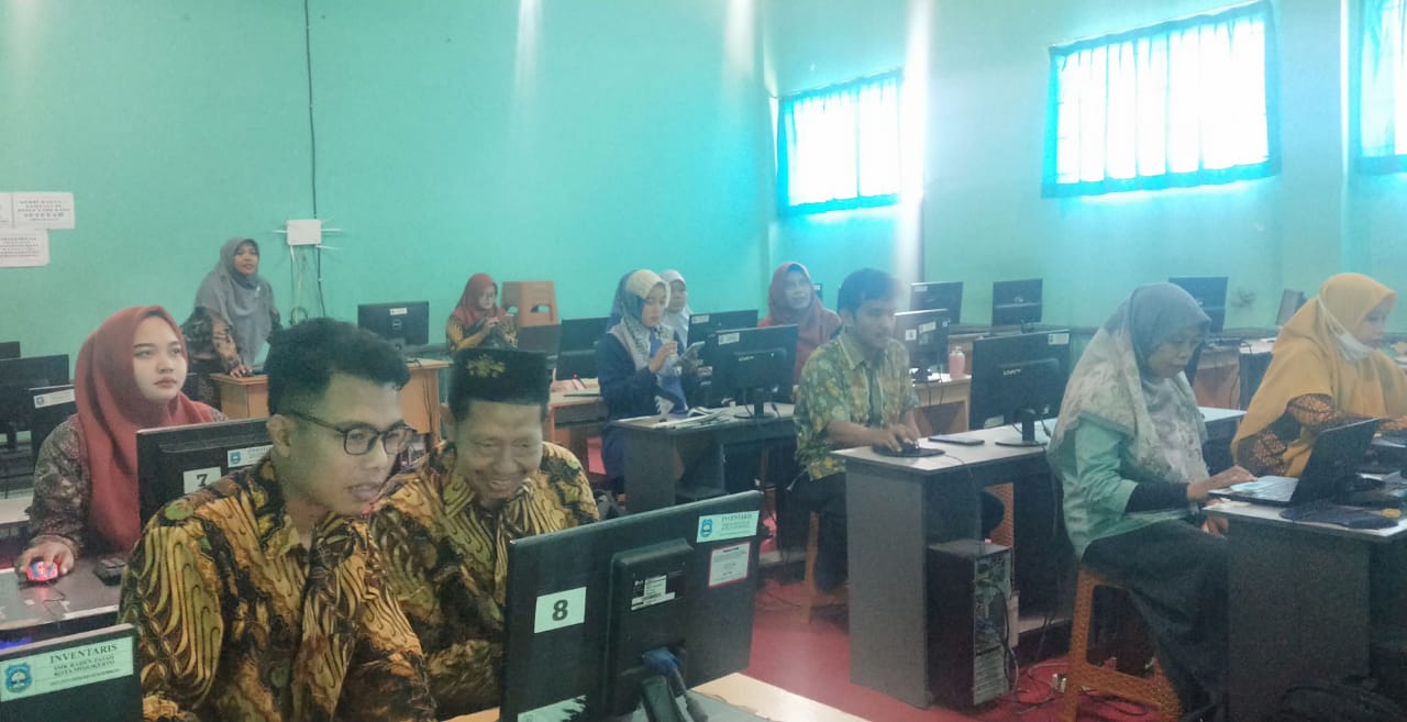 SMK Raden Patah Kota Mojokerto Menggelar Bimtek Penggunaan Aplikasi Canva