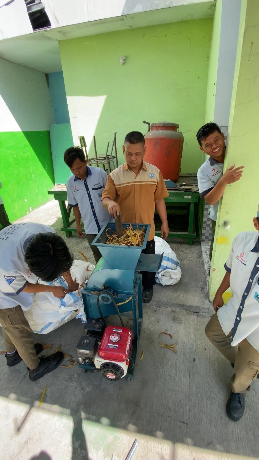 Karya Inovasi Siswa Teknik Pengelasan: "Mesin Copper Pencacah Sampah Daun dan Batang"